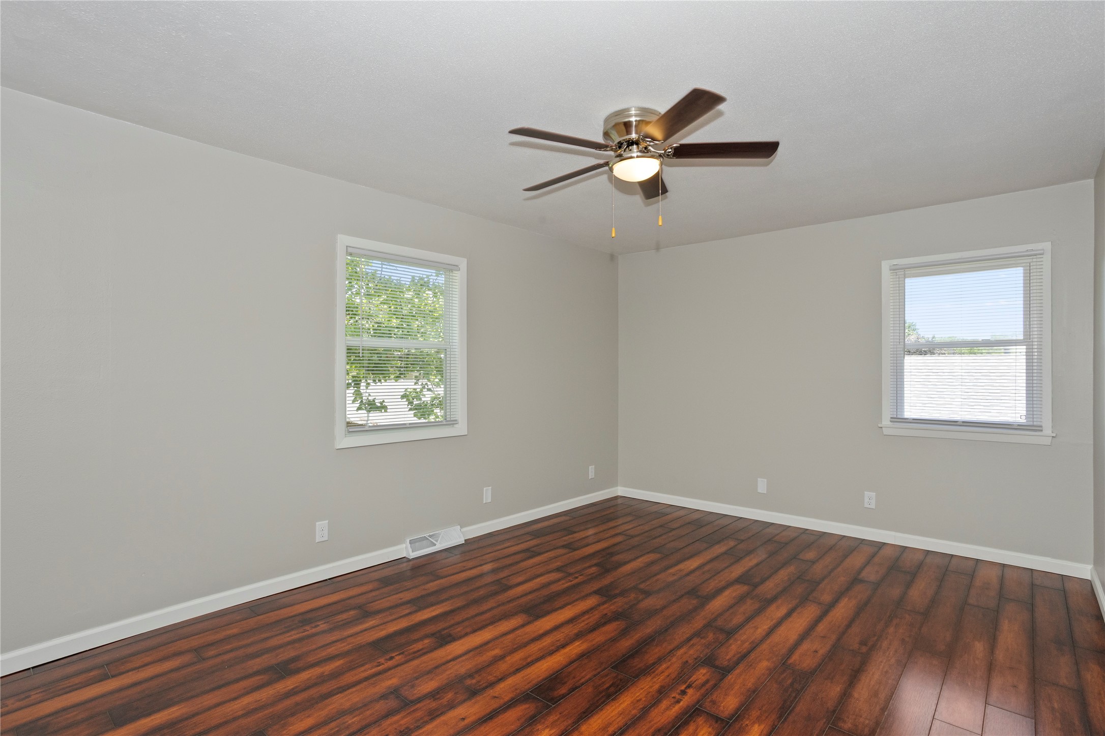 5107 SW 16th Place