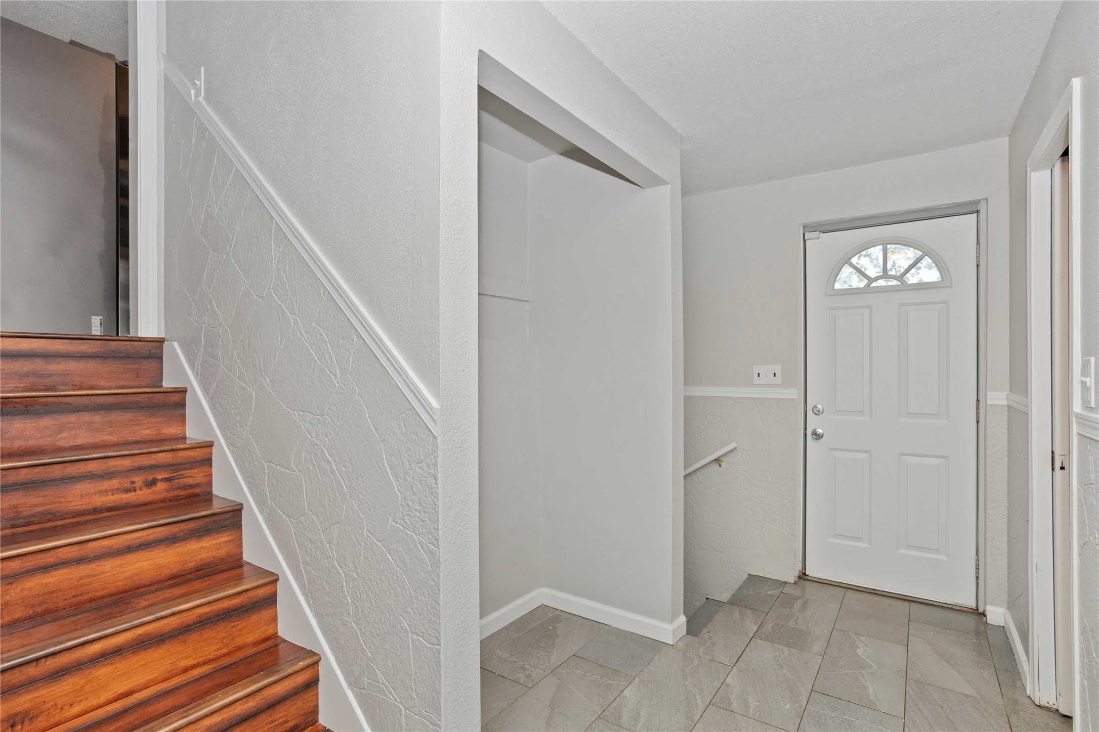 5107 SW 16th Place