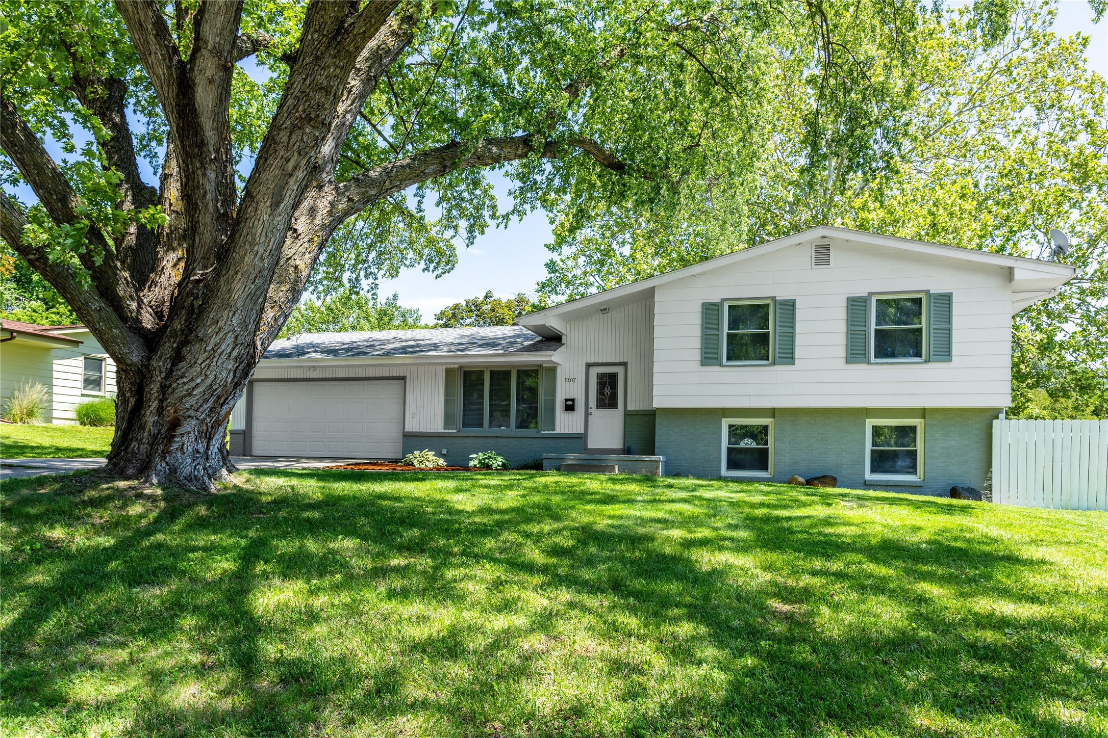 5107 SW 16th Place