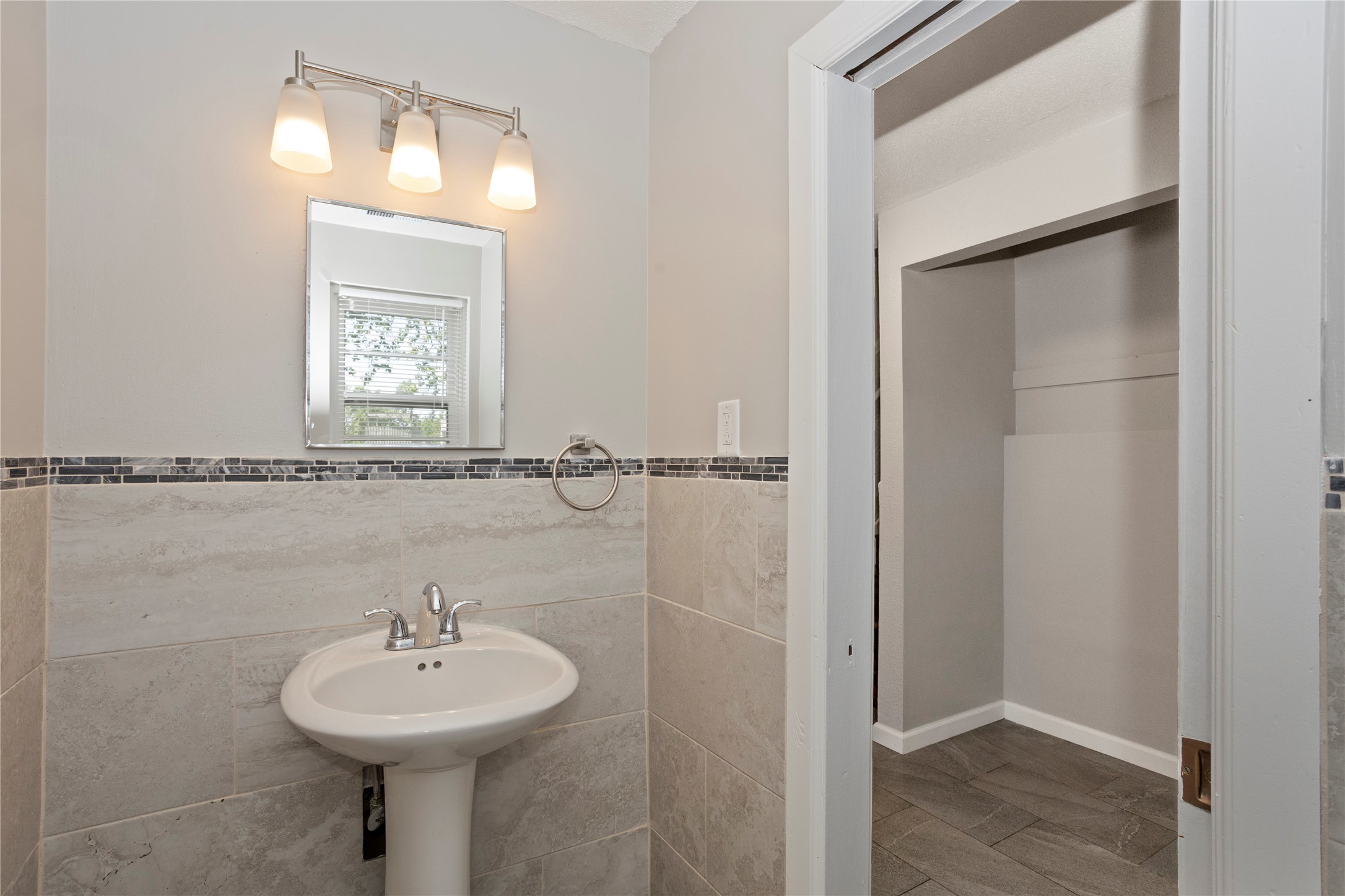 5107 SW 16th Place