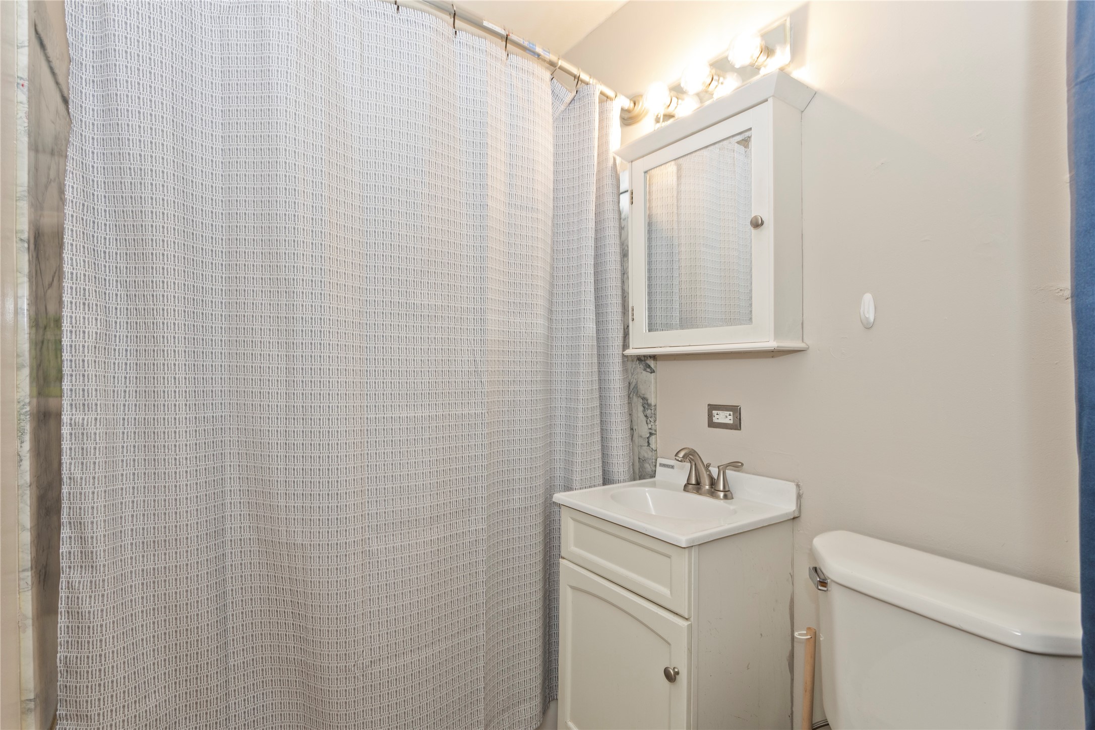 7610 SW 9th Place
