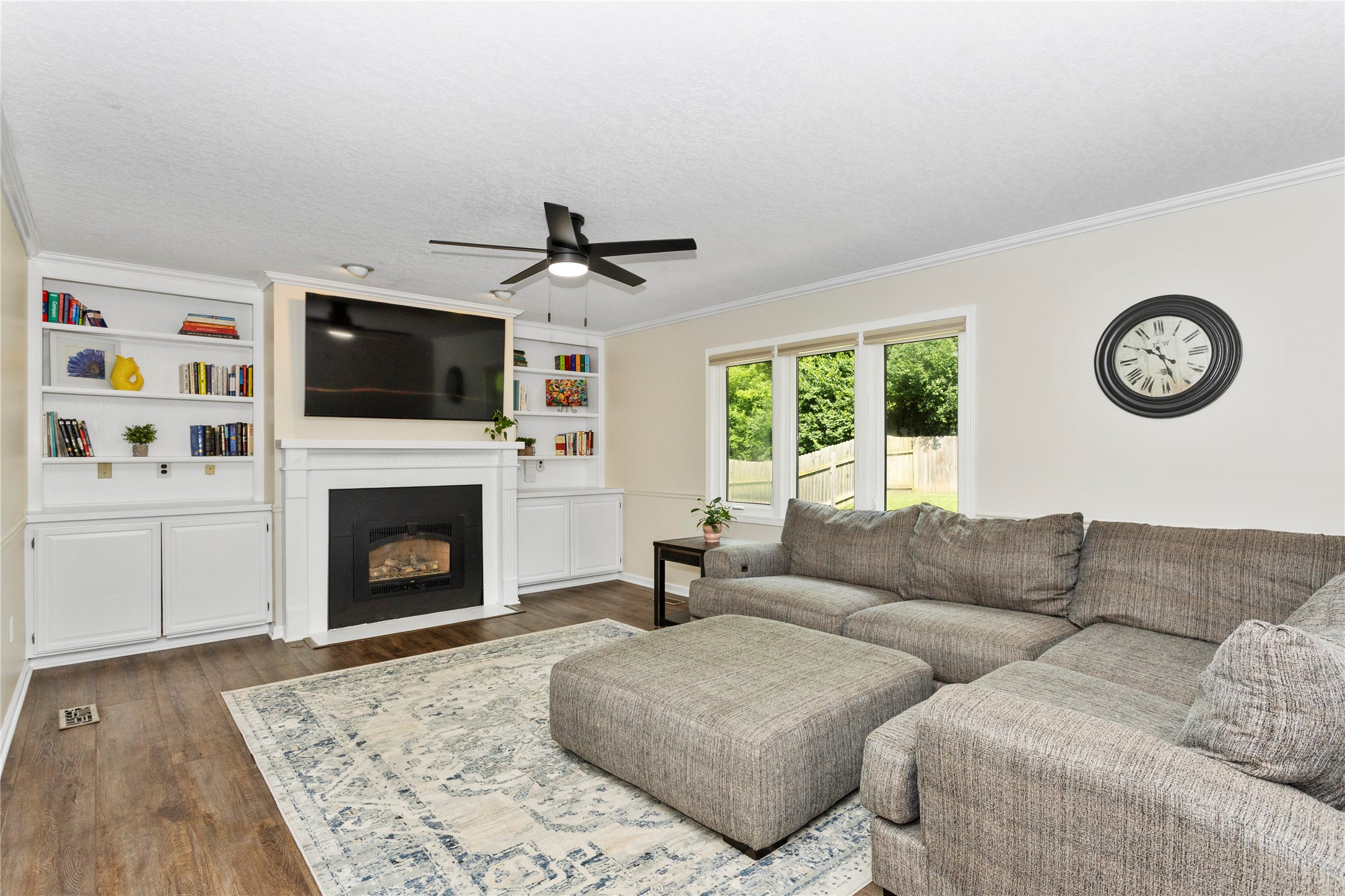 2701 Scenic Valley Drive