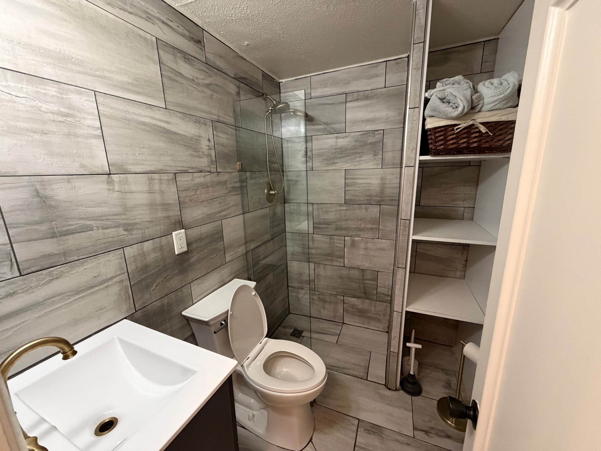 4245 NW 11th Street