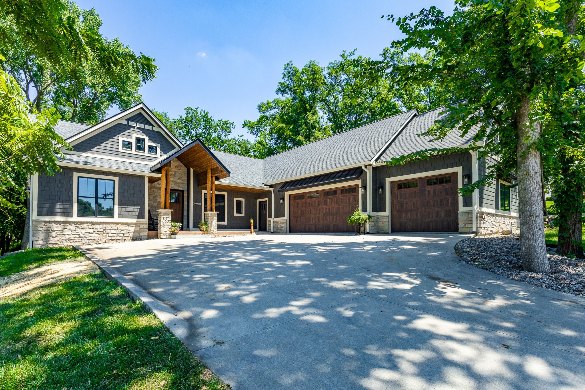 5692 SW Lake Ridge Drive