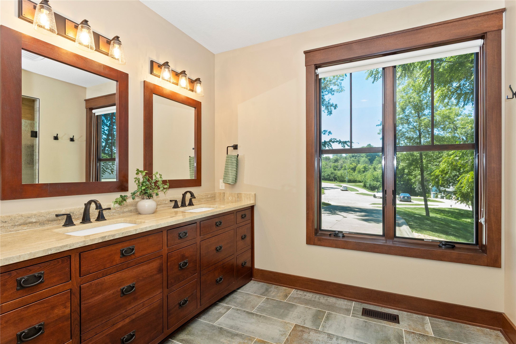 5692 SW Lake Ridge Drive