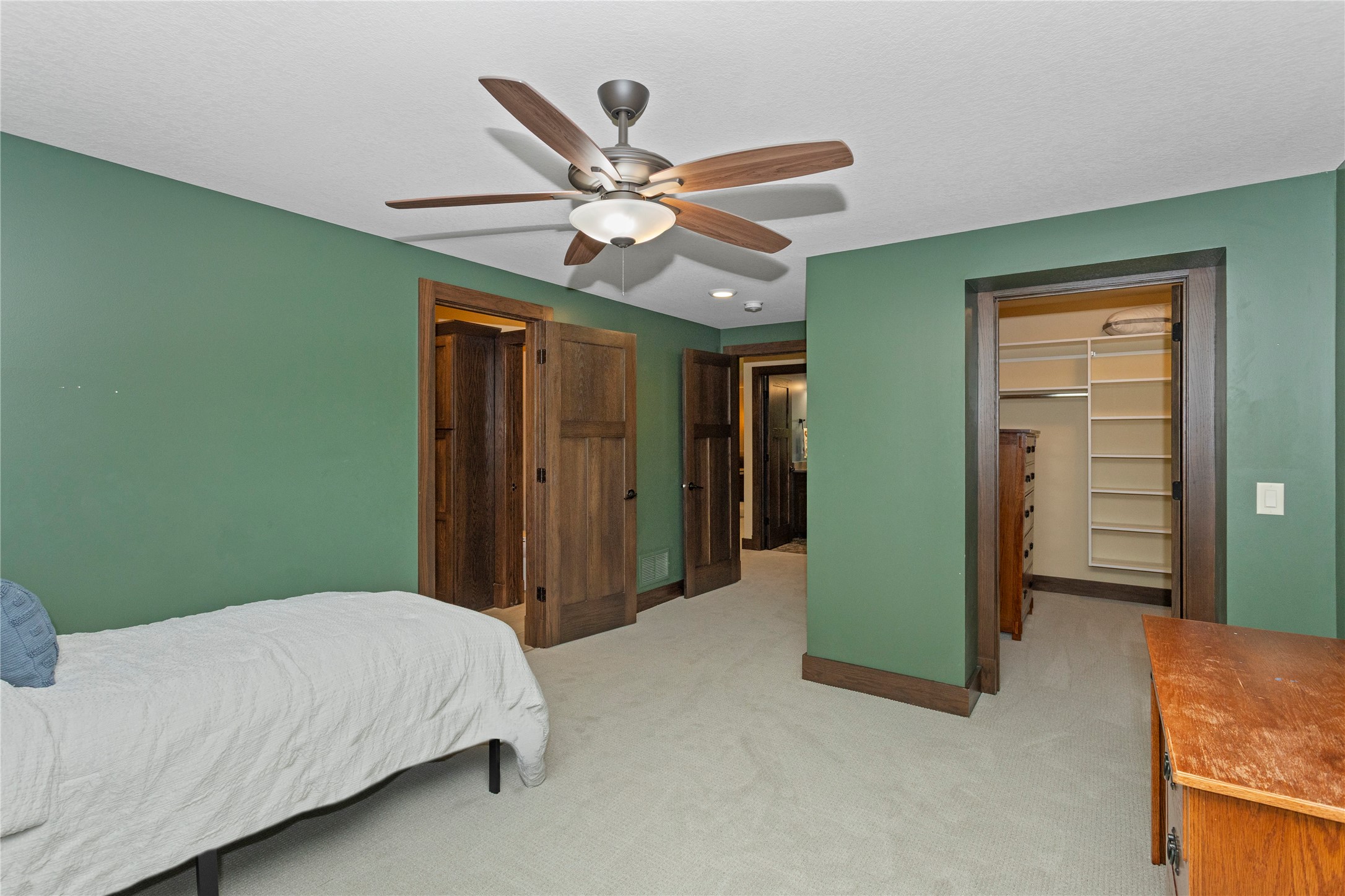 5692 SW Lake Ridge Drive
