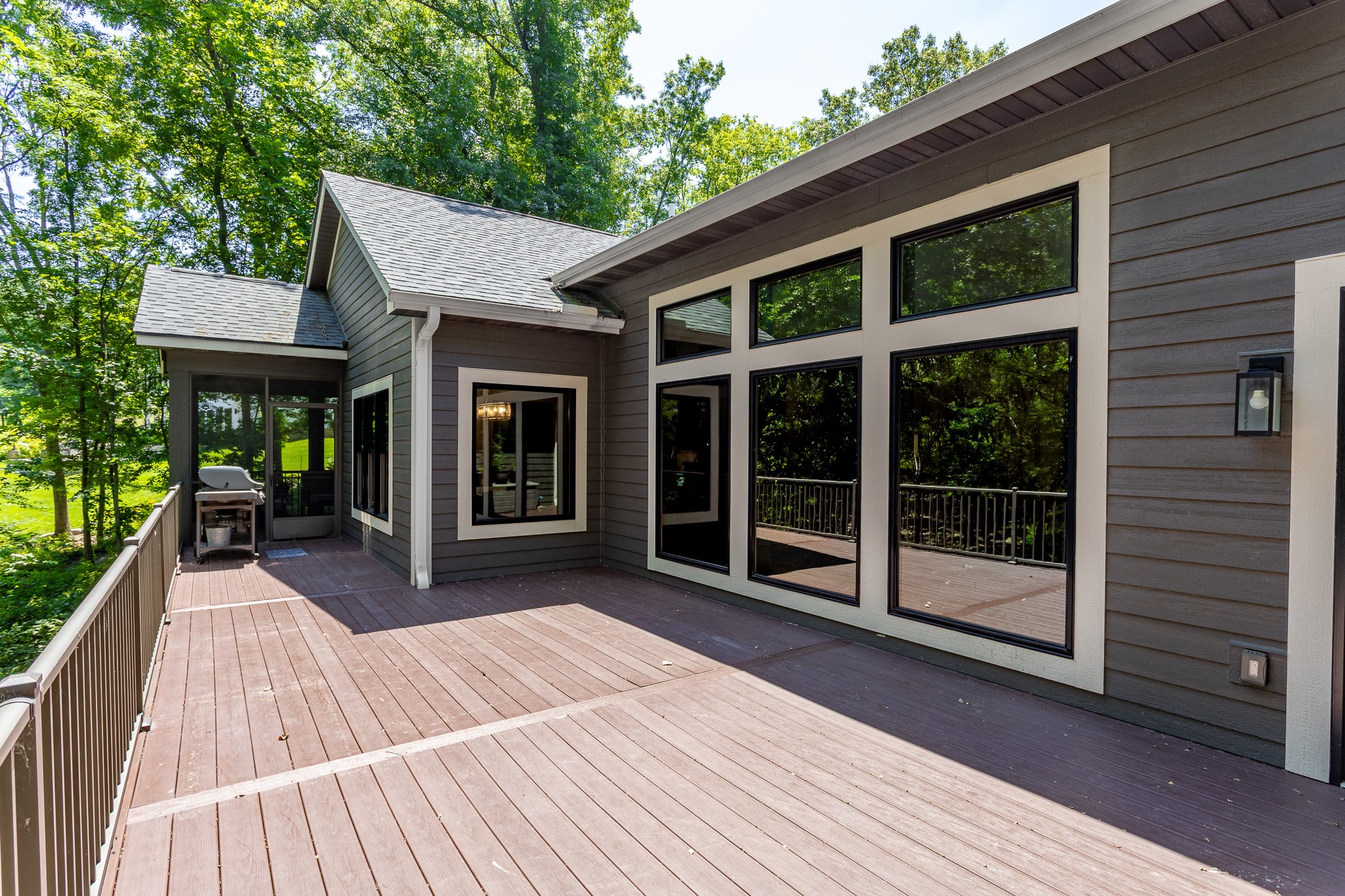 5692 SW Lake Ridge Drive