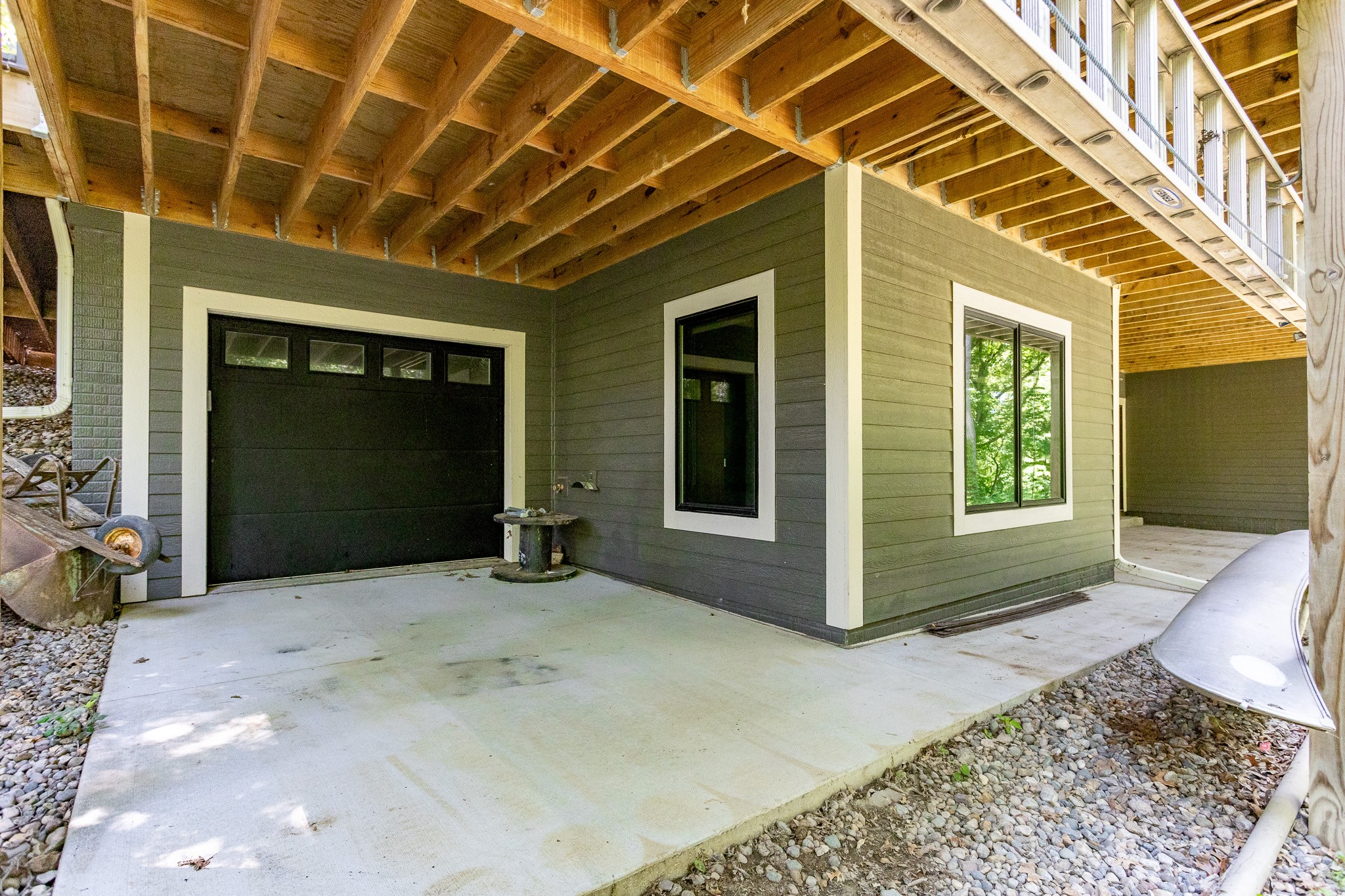 5692 SW Lake Ridge Drive