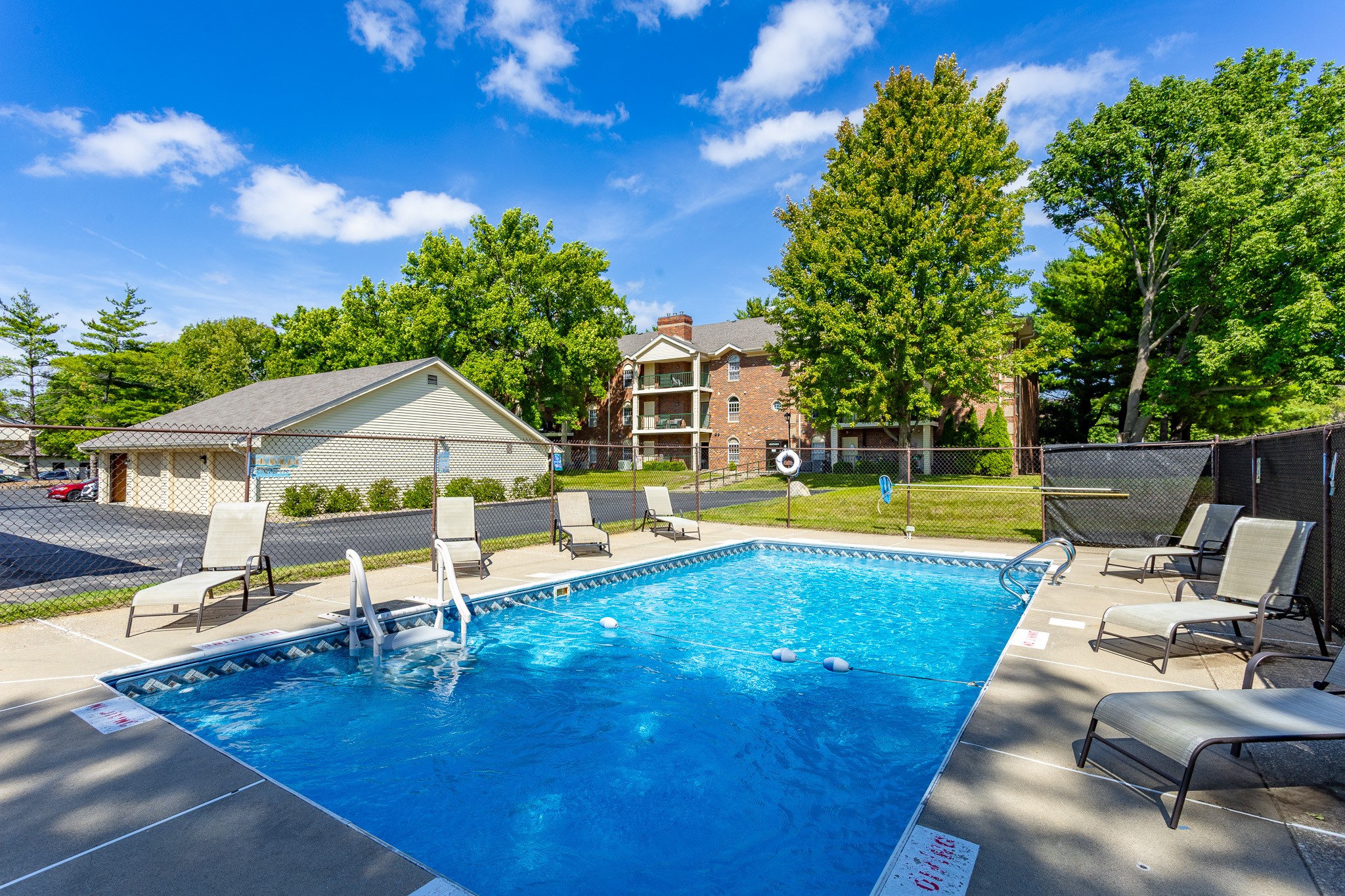 4910 Pleasant Street 14