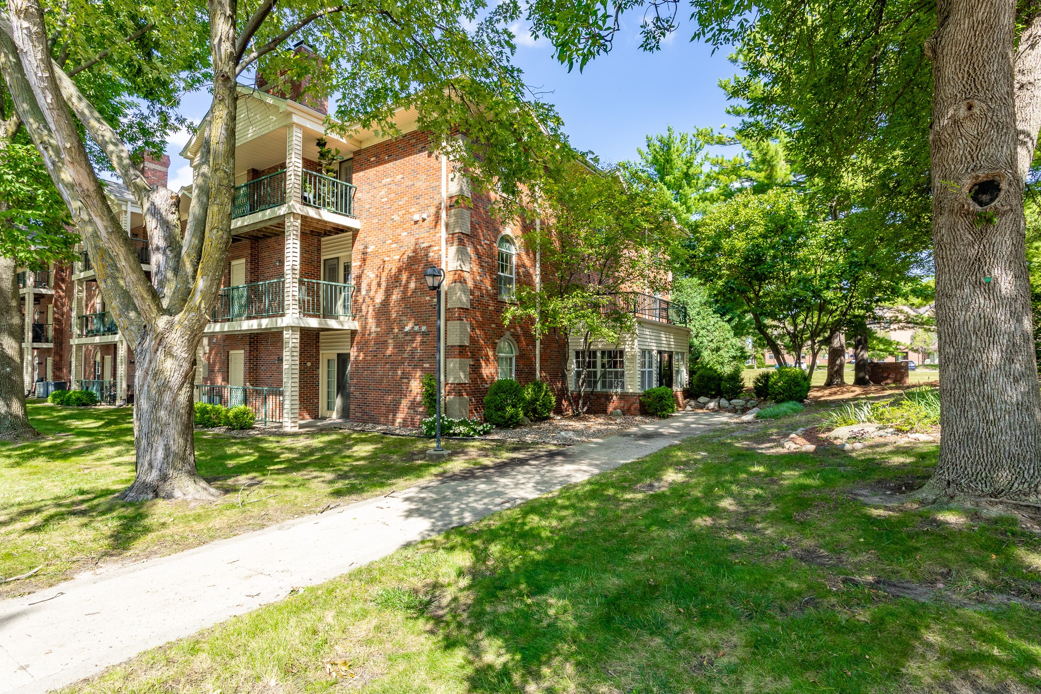 4910 Pleasant Street 14