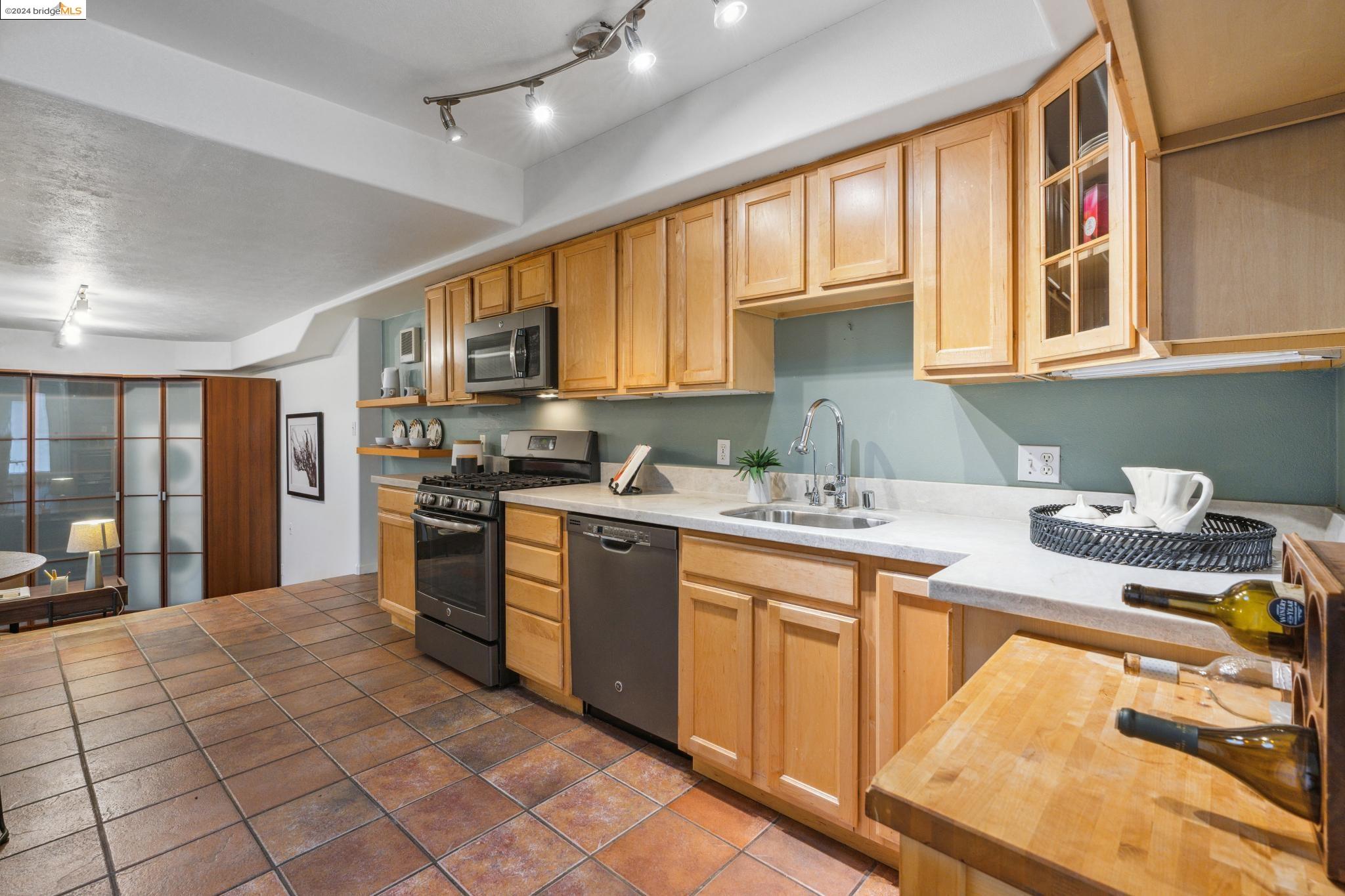 2649 San Pablo Ave # 2