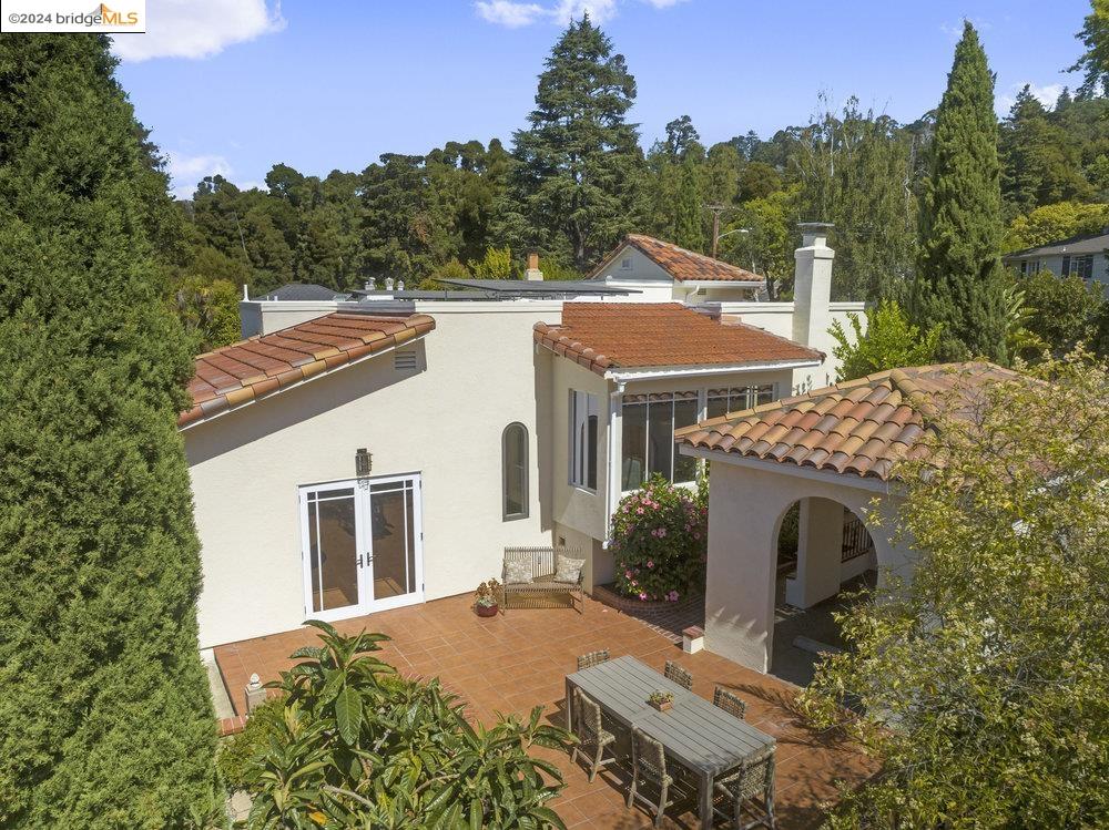 2621 La Cuesta Ave