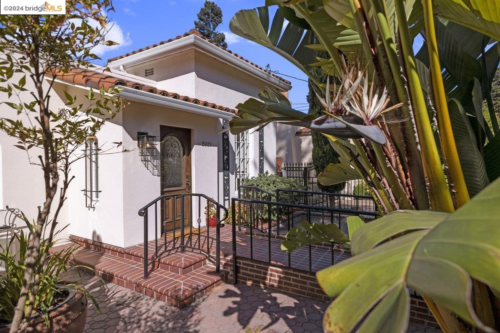 2621 La Cuesta Ave