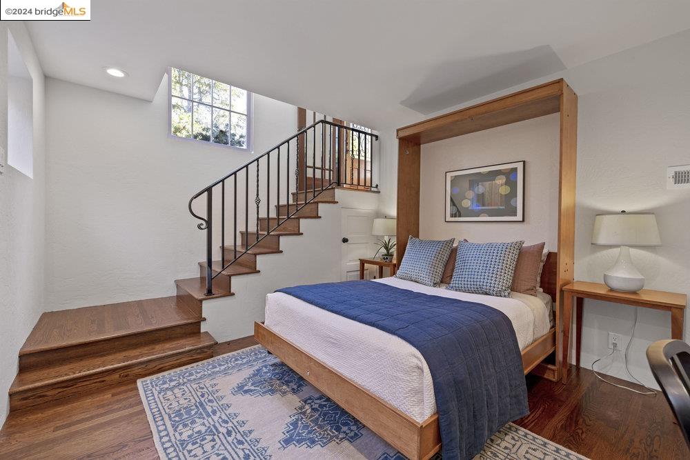 2621 La Cuesta Ave