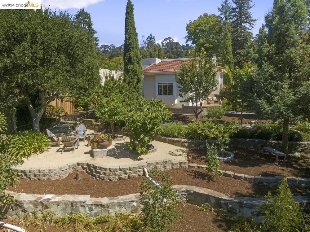 2621 La Cuesta Ave
