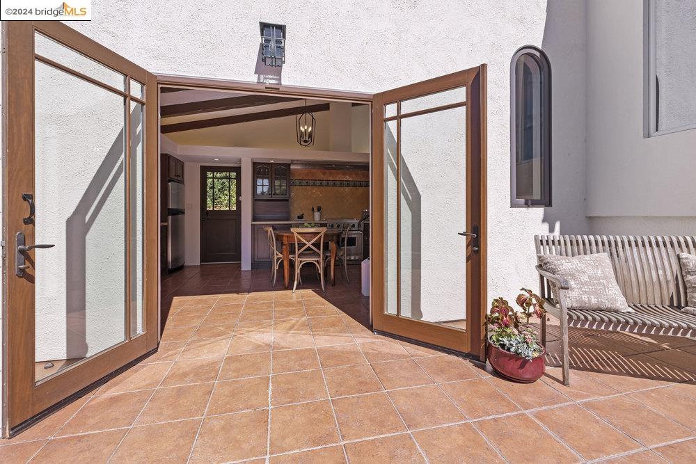 2621 La Cuesta Ave