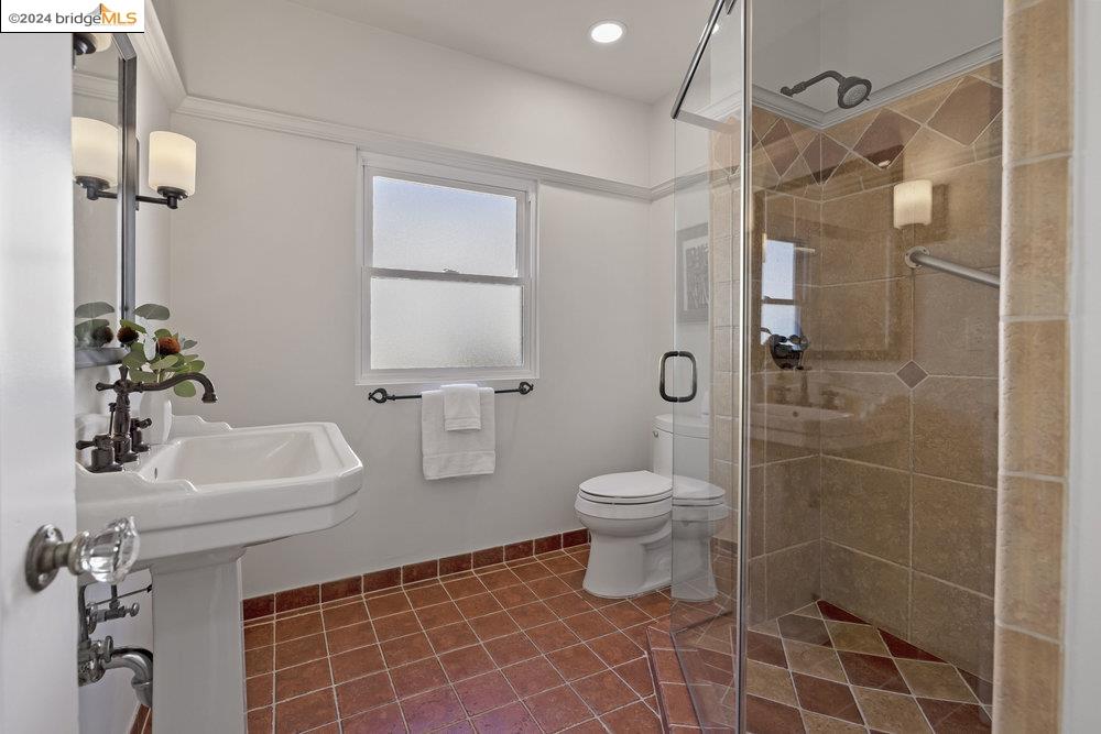 2621 La Cuesta Ave