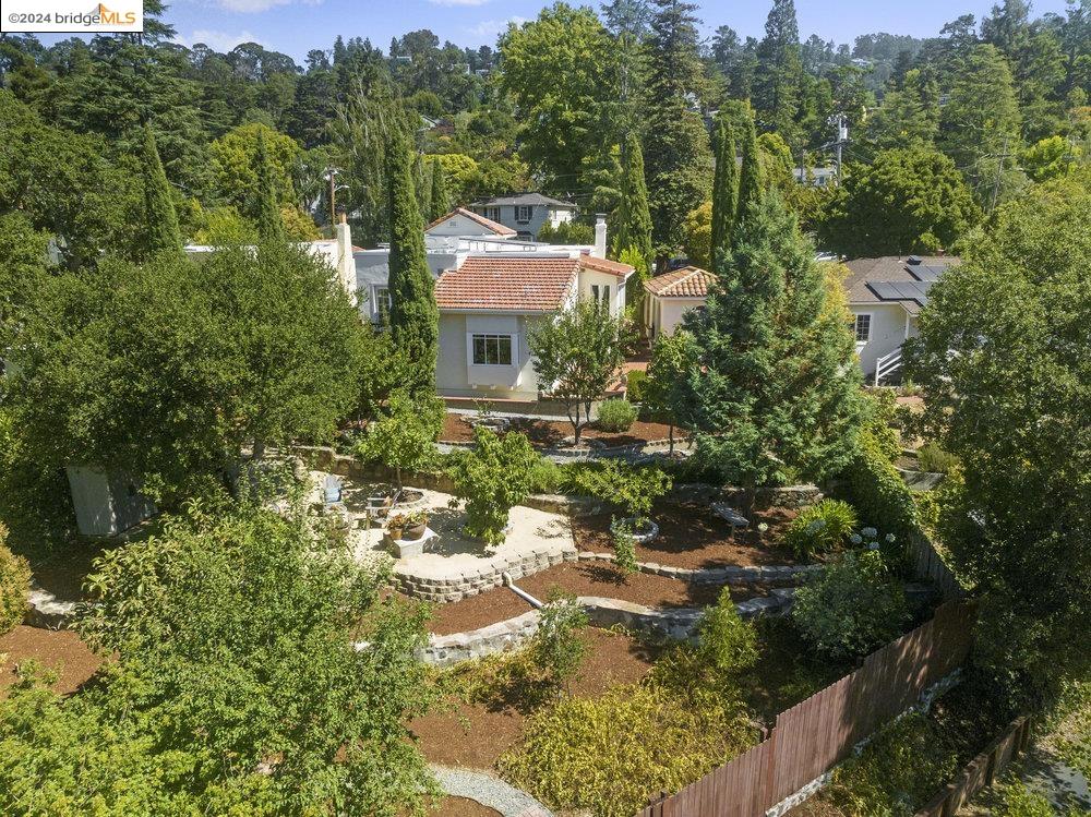 2621 La Cuesta Ave