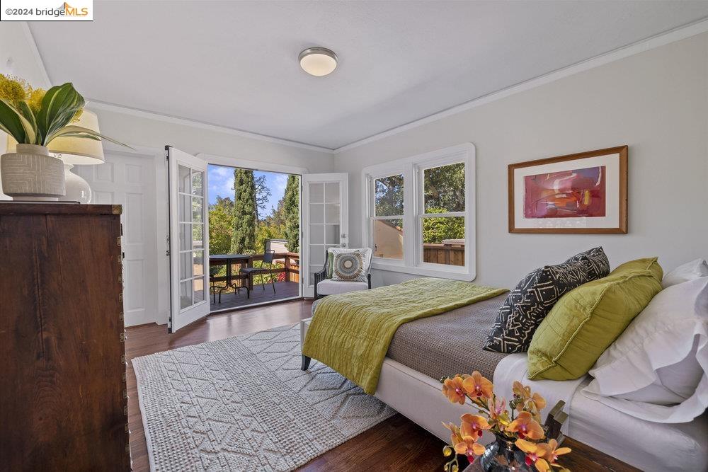 2621 La Cuesta Ave