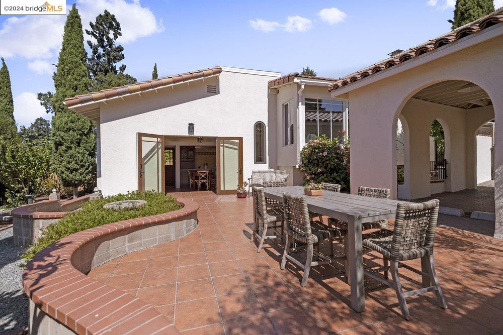2621 La Cuesta Ave