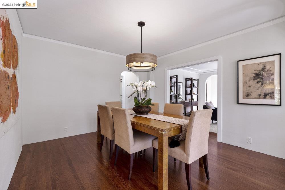 2621 La Cuesta Ave
