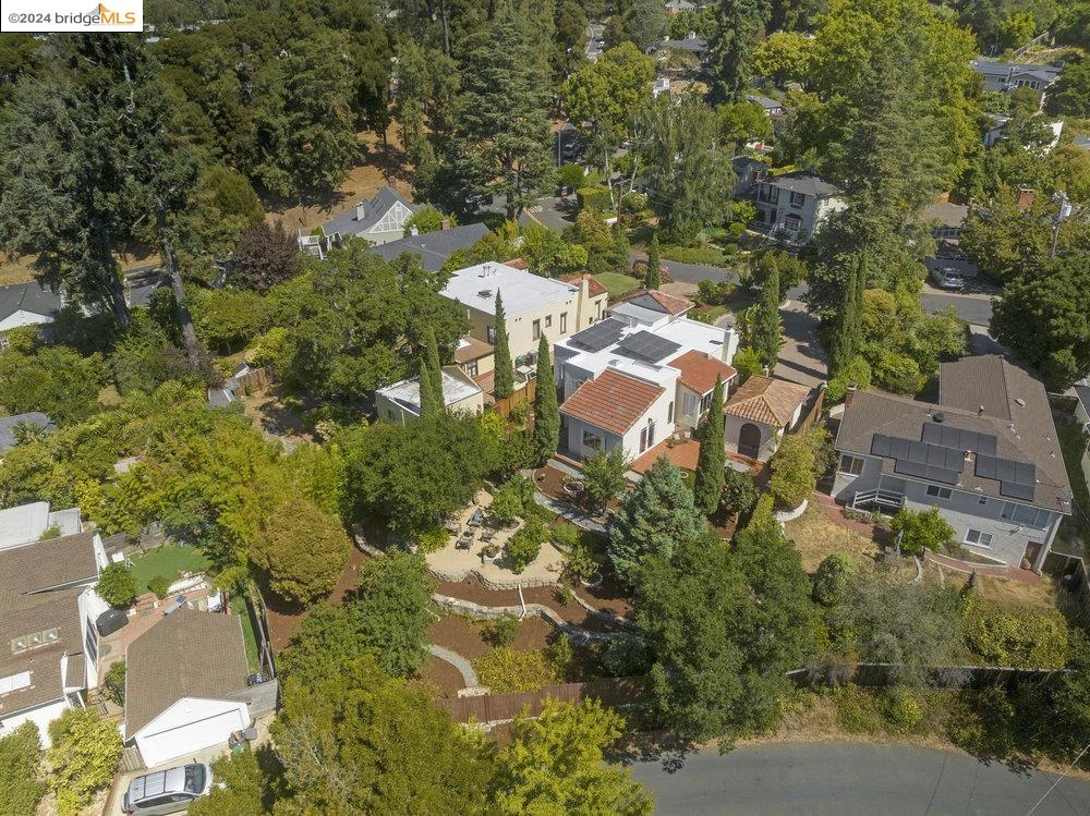 2621 La Cuesta Ave
