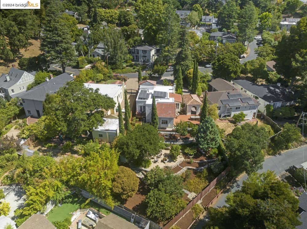 2621 La Cuesta Ave