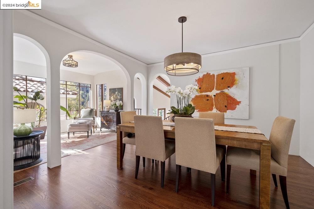 2621 La Cuesta Ave