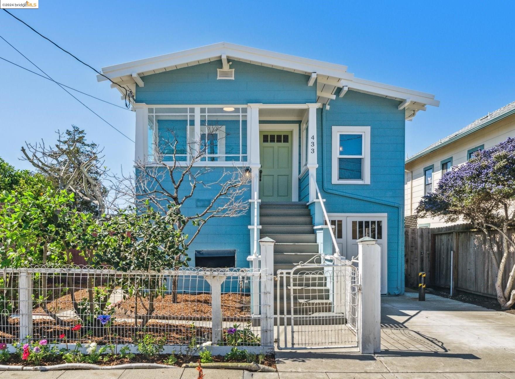 433 Everett St