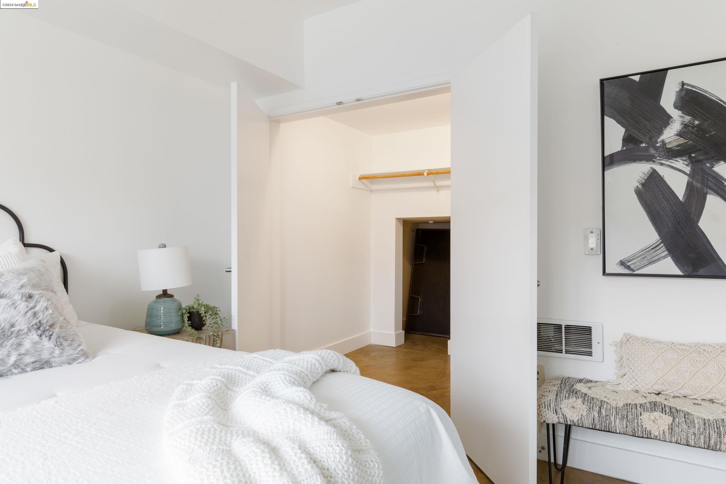 4811 Telegraph Ave # 212