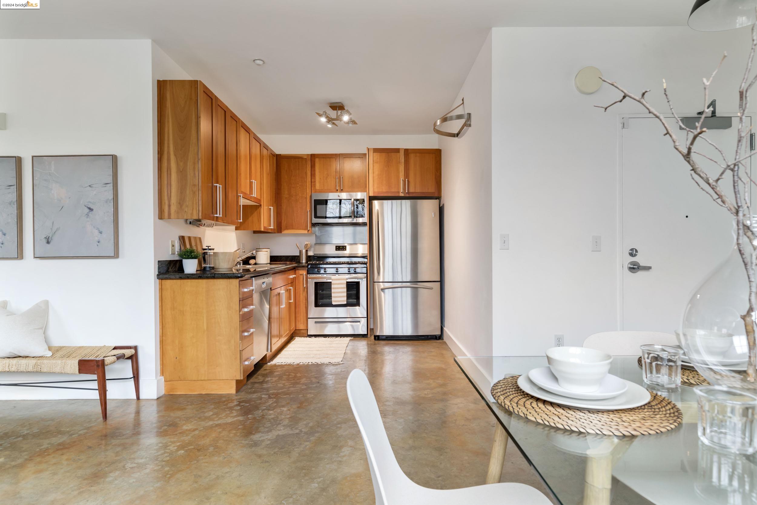 4811 Telegraph Ave # 212