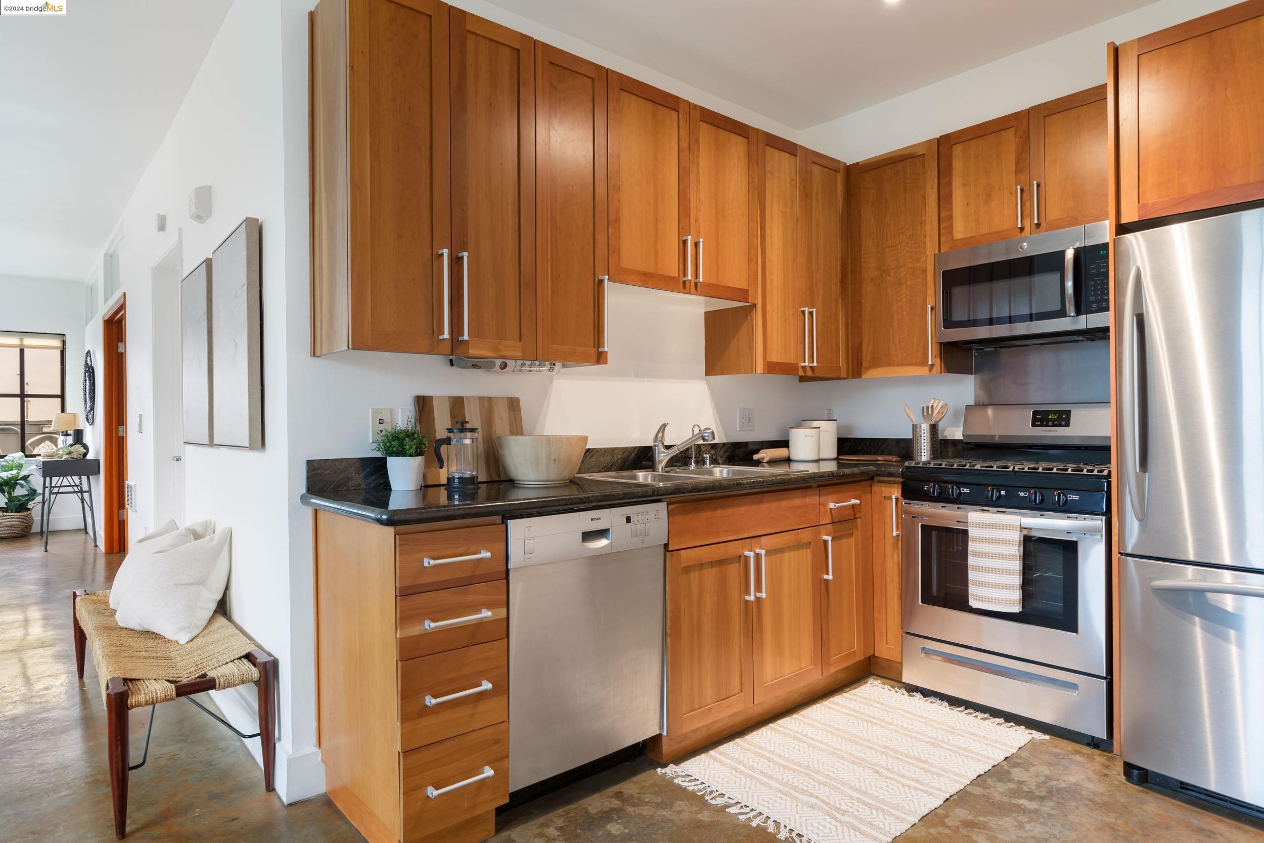 4811 Telegraph Ave # 212