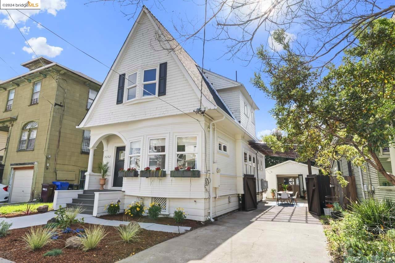 2232 8Th Ave