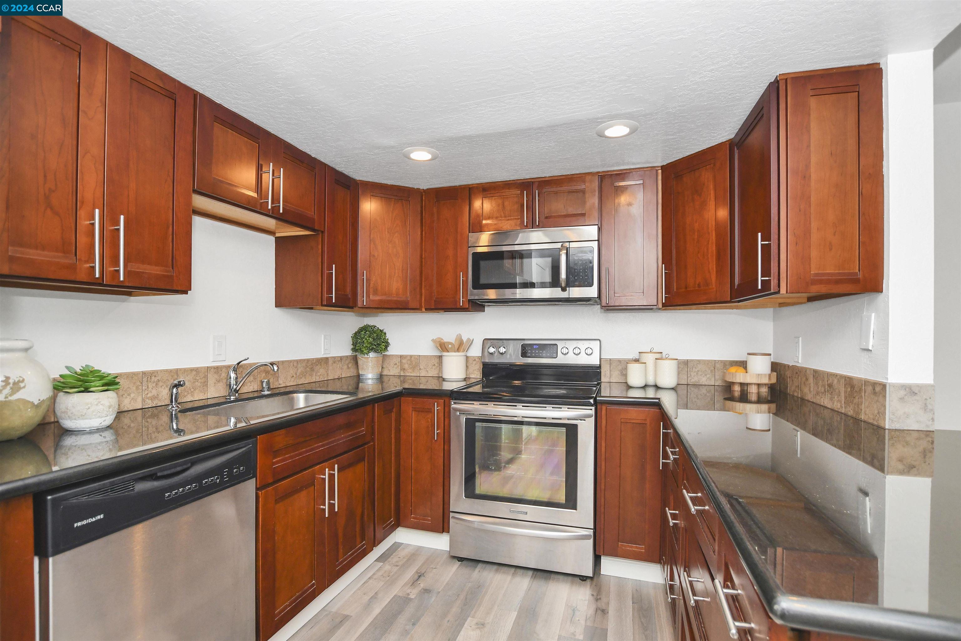 467 Camelback Rd