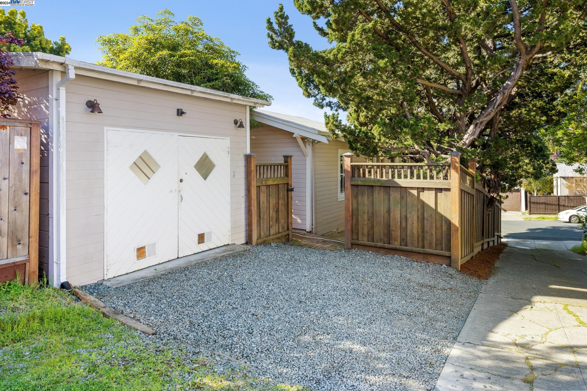 2720 MADELINE STREET