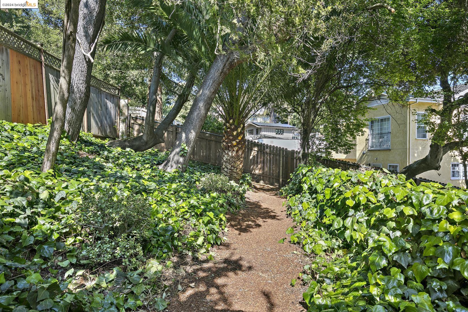 6070 Rockridge Blvd