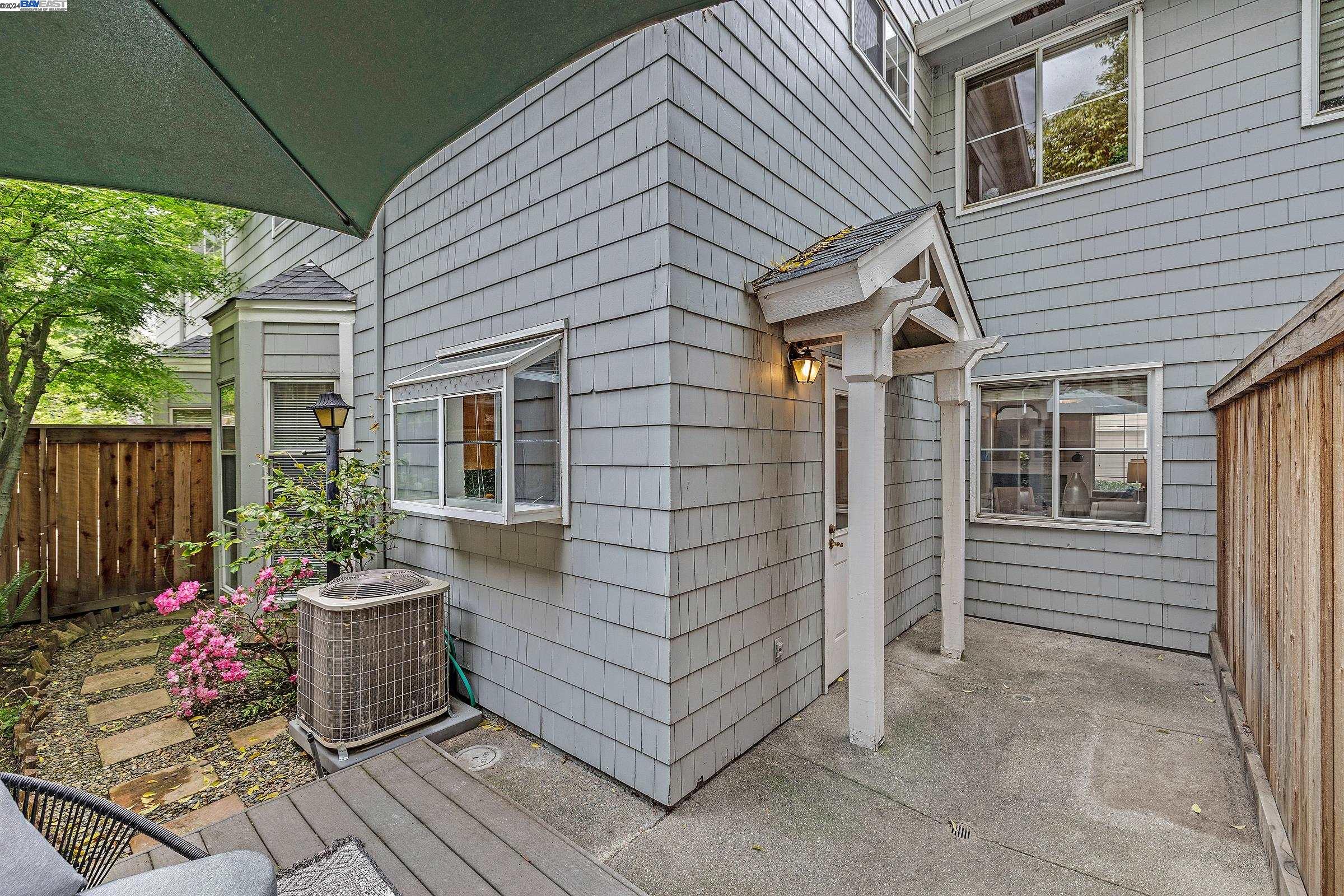 275 Pebblecreek Ct
