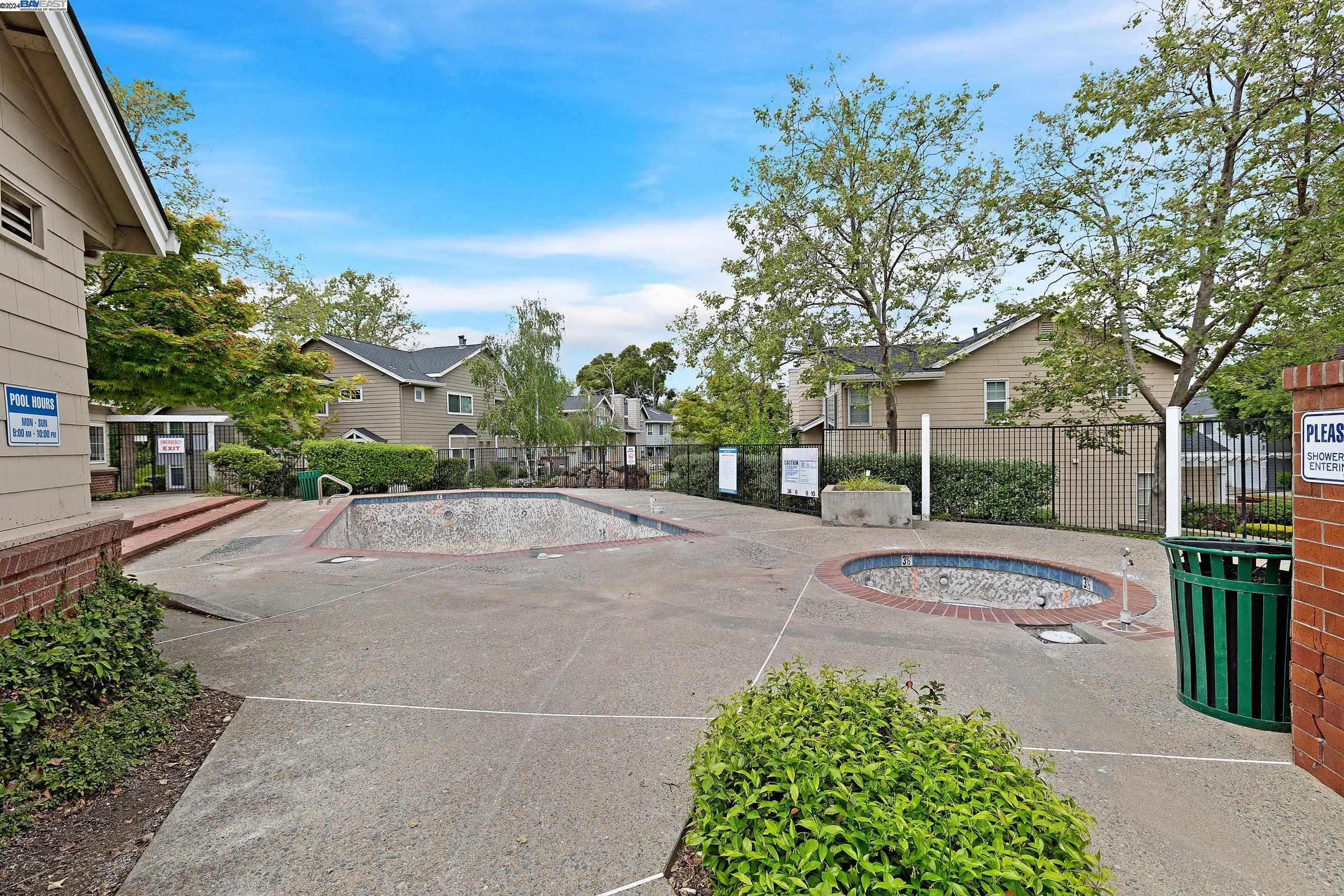 275 Pebblecreek Ct