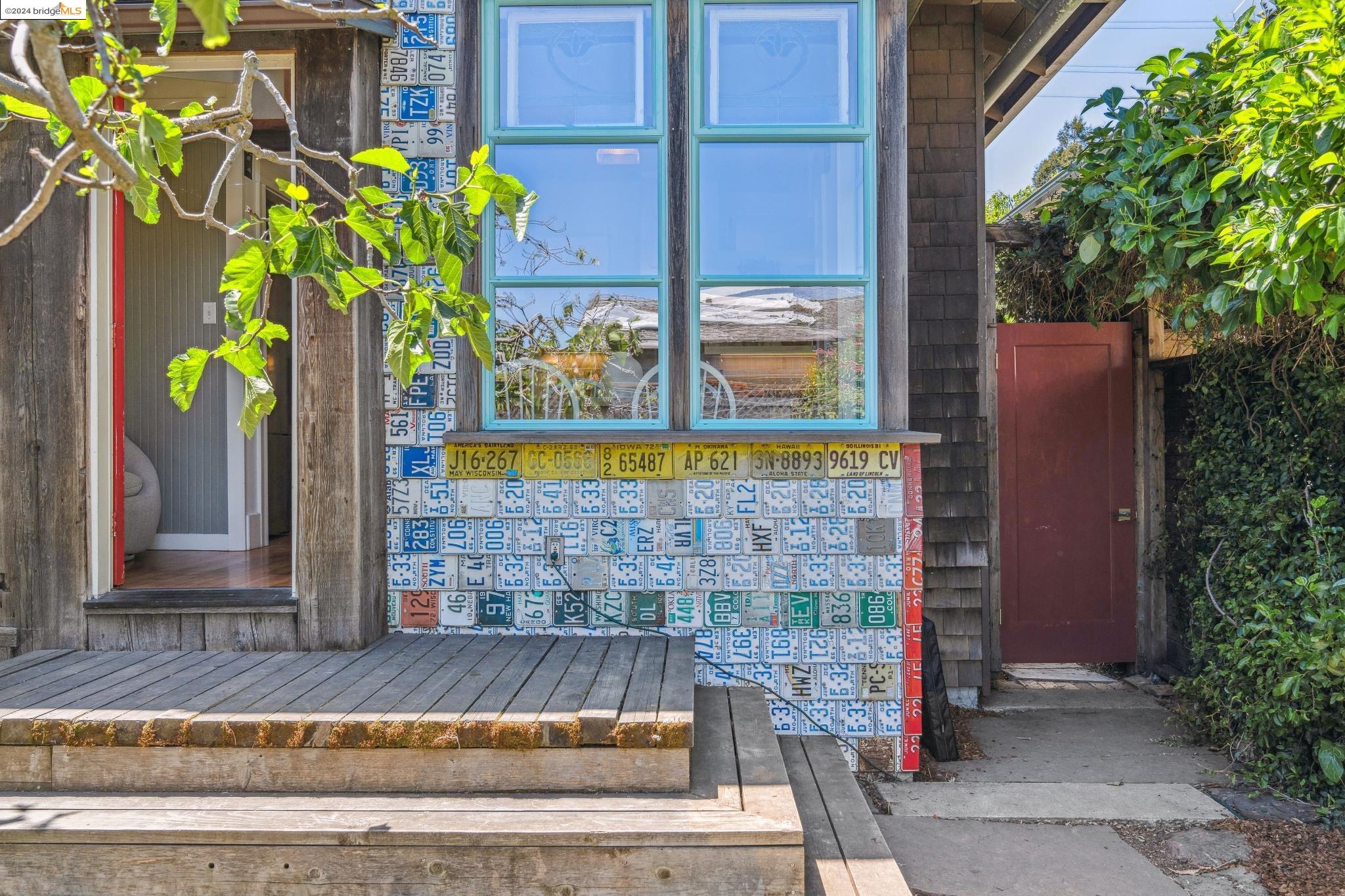 2707 Mathews St