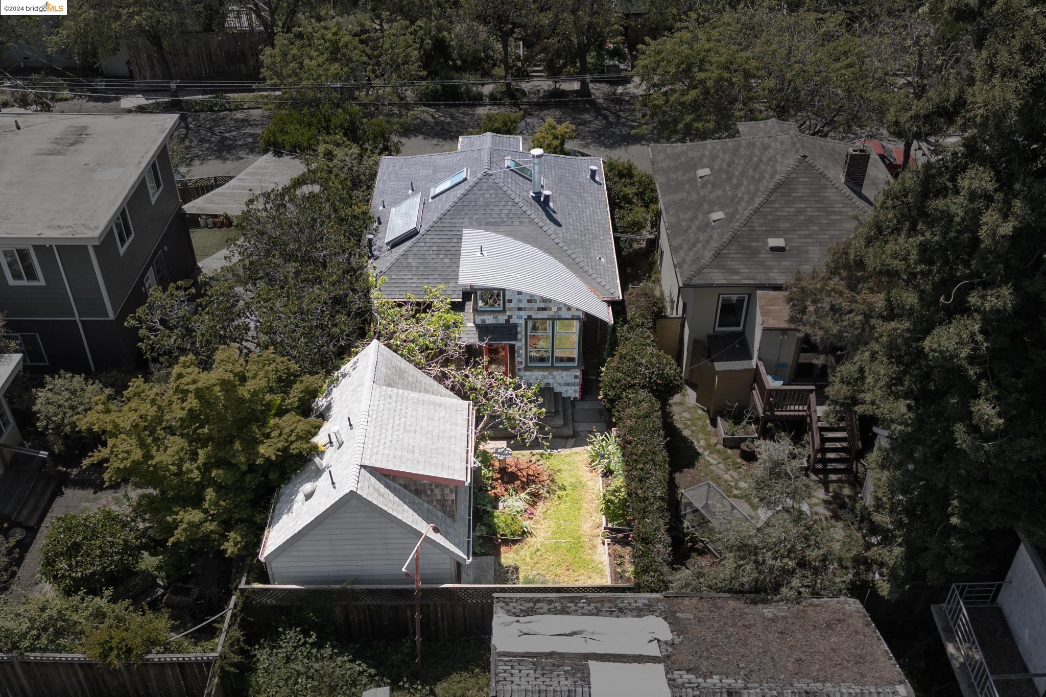 2707 Mathews St