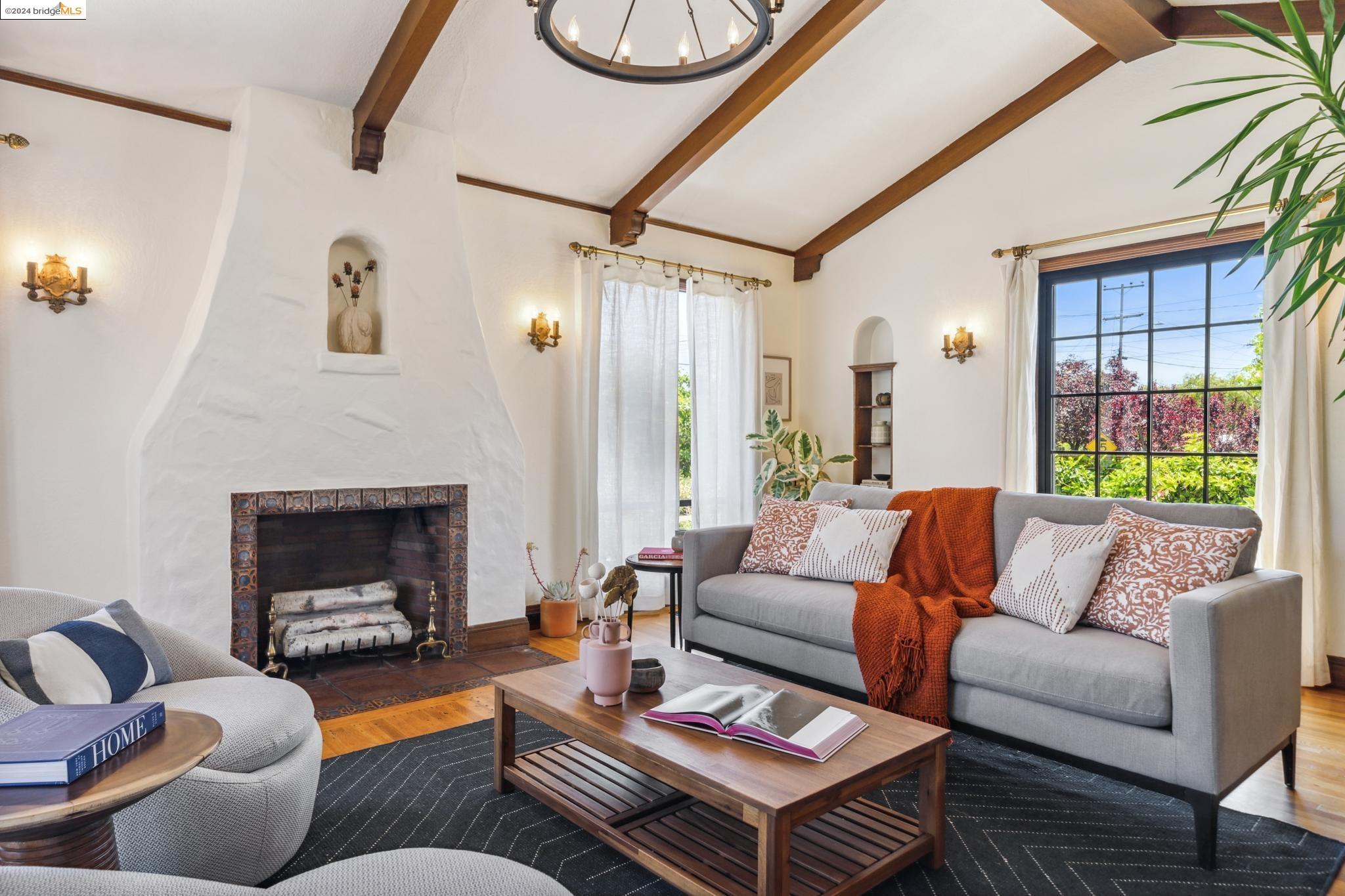 3745 Rhoda Ave