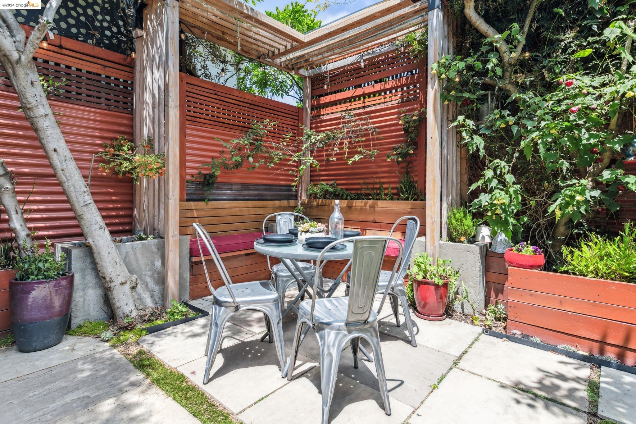 462 Rich St