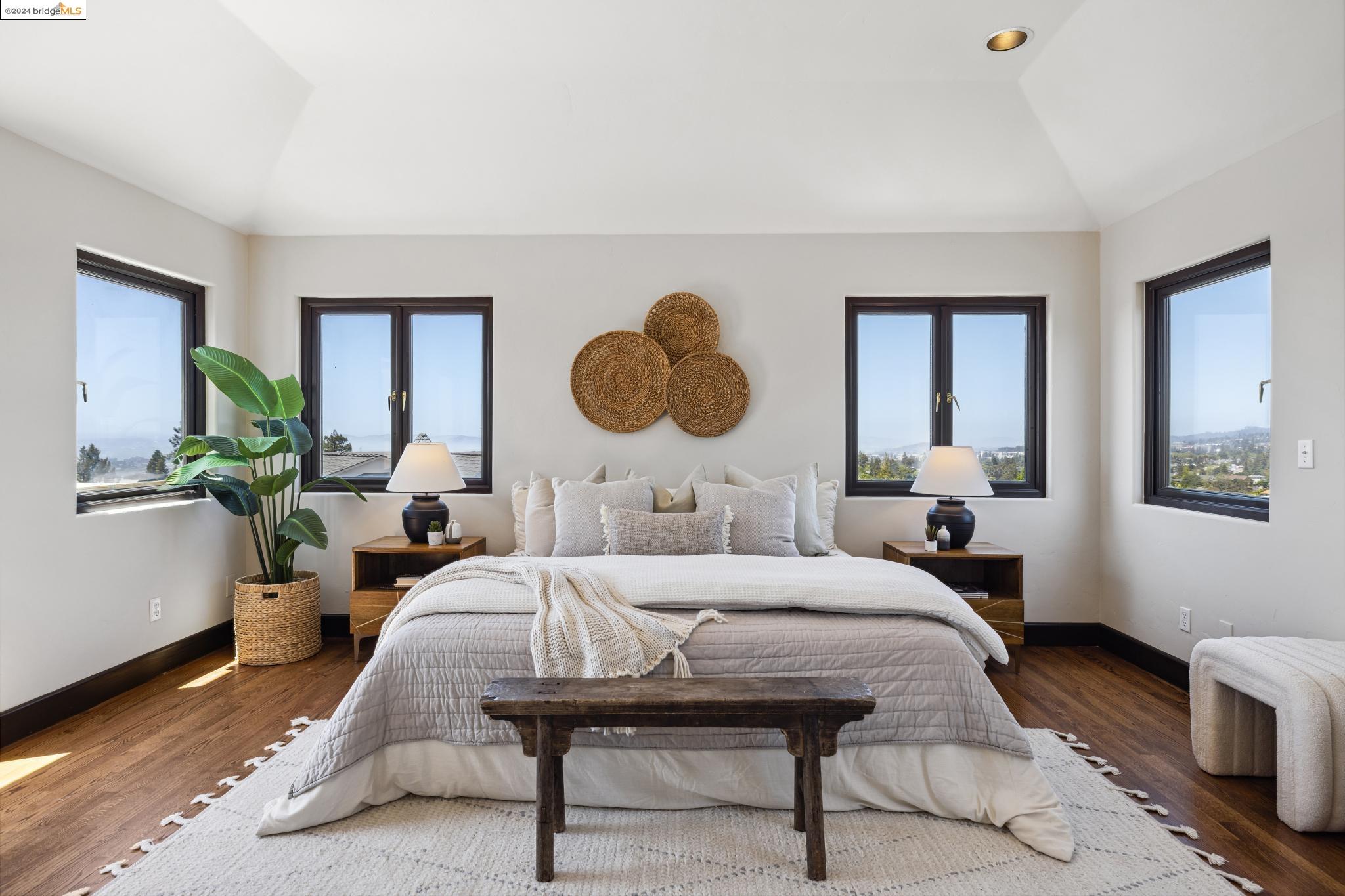 5866 Buena Vista Ave