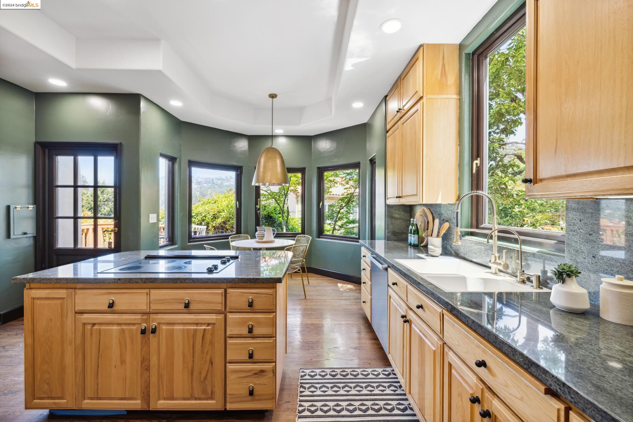 5866 Buena Vista Ave