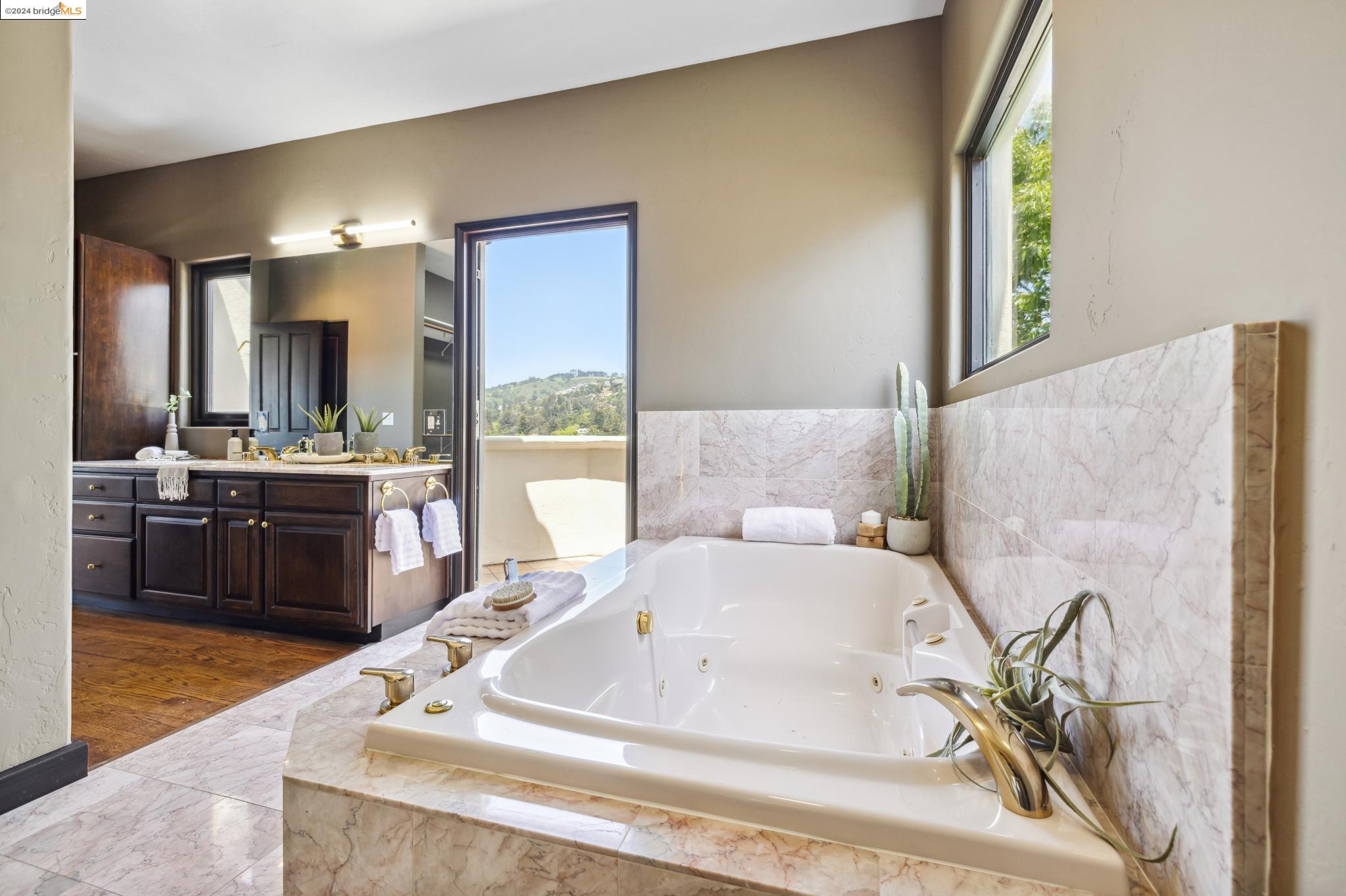 5866 Buena Vista Ave