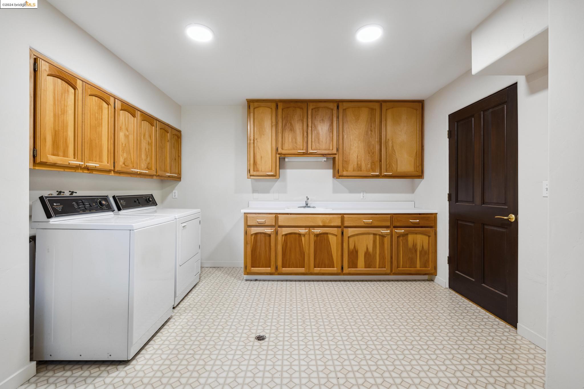 5866 Buena Vista Ave