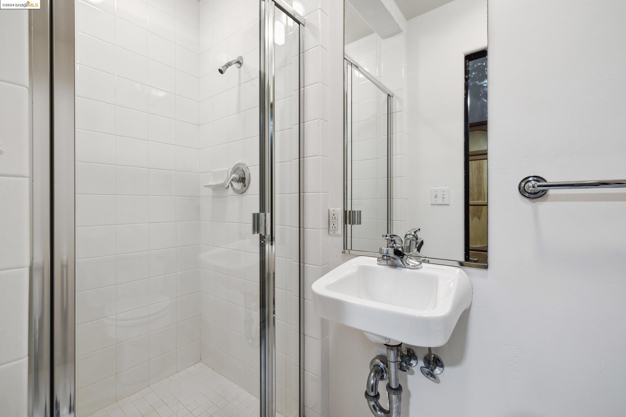 5866 Buena Vista Ave