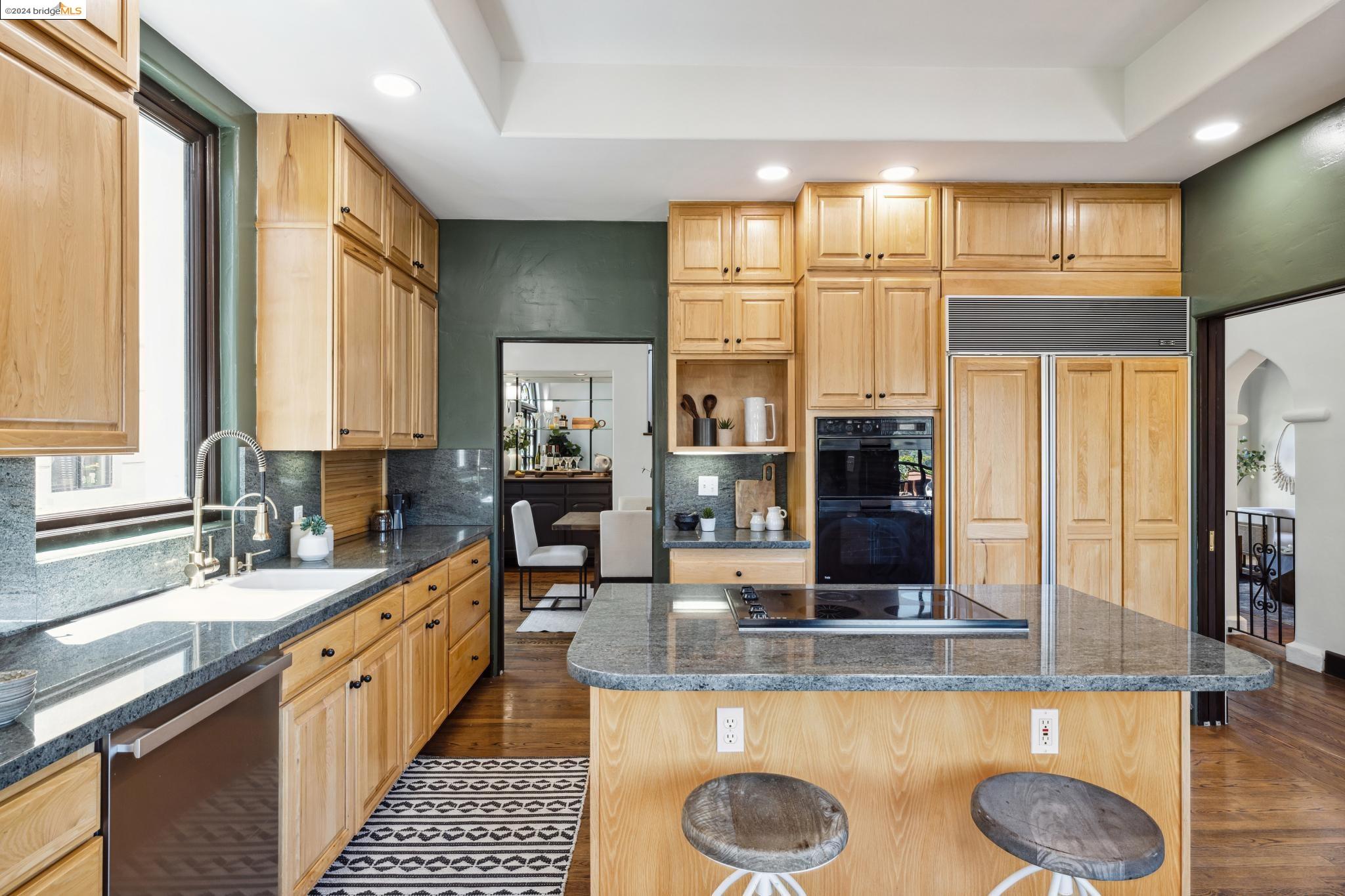 5866 Buena Vista Ave