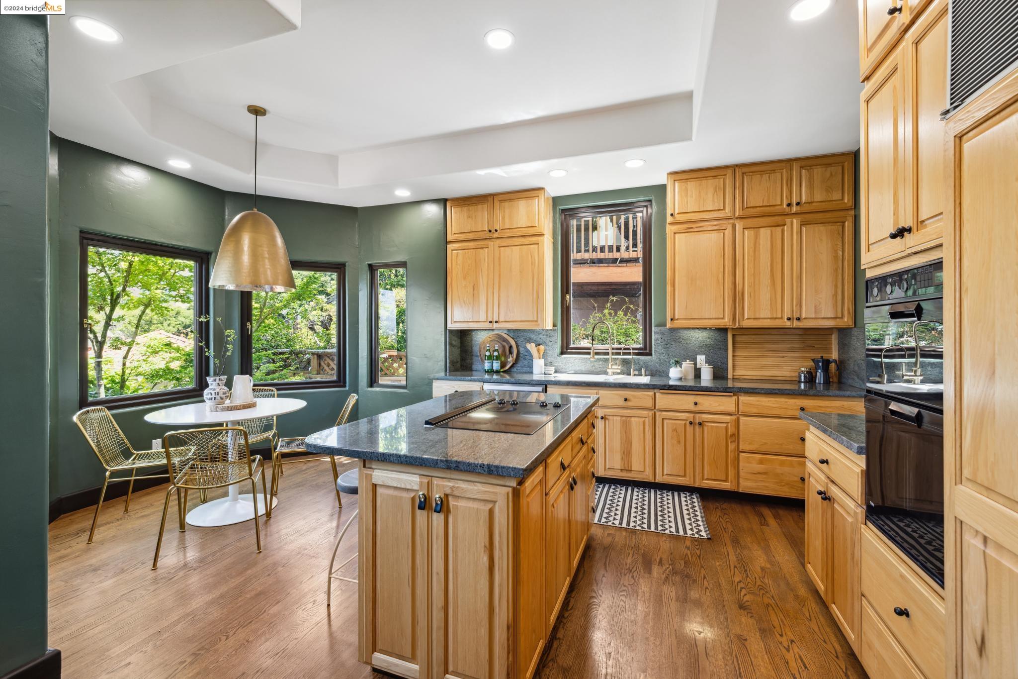 5866 Buena Vista Ave