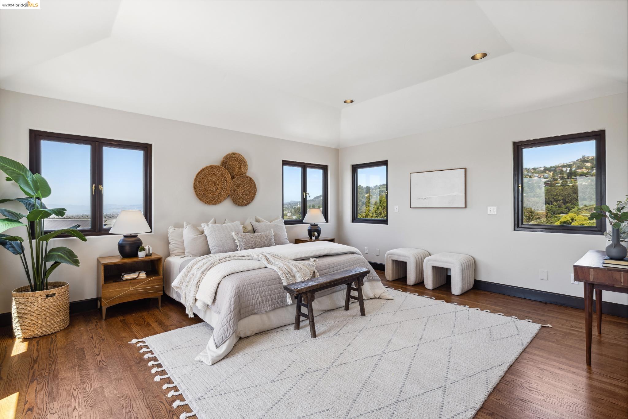 5866 Buena Vista Ave